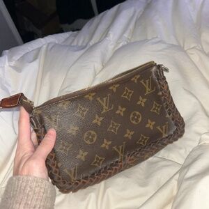 Louis Vuitton vintage pochette accessoire